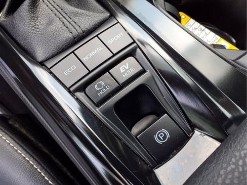 Used 2025 Toyota Camry SE FWD image 10