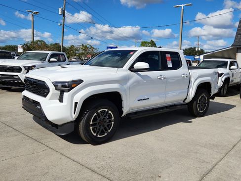 New 2026 Toyota Tacoma TRD Sport image 3