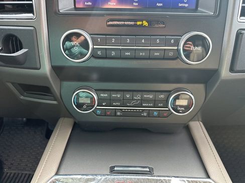 Used 2021 Ford Expedition Max XLT image 25