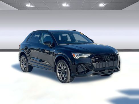 Used 2023 Audi Q3 2.0T Premium w/ Black Optic Sport Package image 7