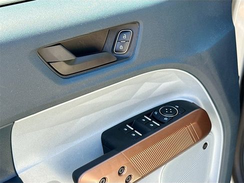 Used 2024 Ford Maverick Lariat image 18