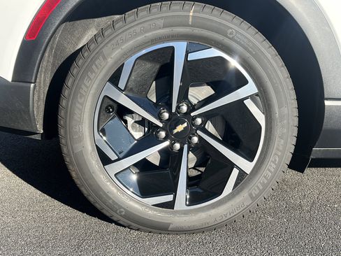 New 2026 Chevrolet Equinox EV LT AWD/4WD image 13