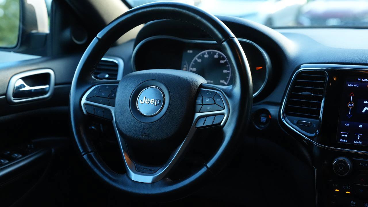 Used 2019 Jeep Grand Cherokee Altitude AWD/4WD image 14