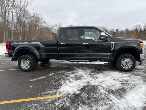 Used 2017 Ford F350 XLT w/ XLT Premium Package image 4