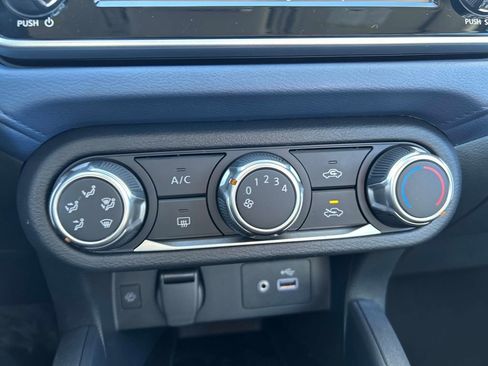 Used 2025 Nissan Versa SV w/ Trunk Package image 27