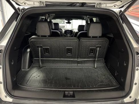 Used 2022 Chevrolet Traverse RS FWD image 22