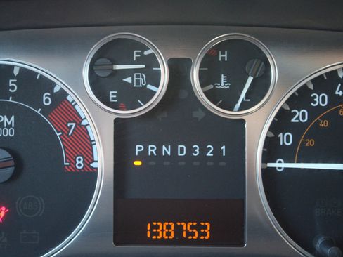 Used 2009 HUMMER H3T Luxury image 17