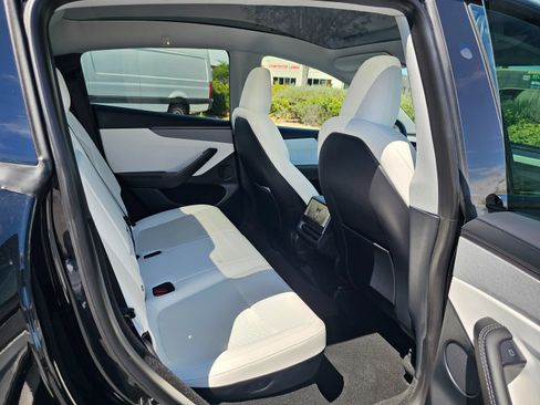 Used 2026 Tesla Model Y Long Range AWD/4WD image 31