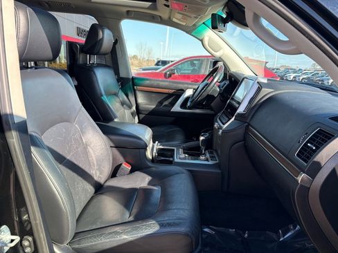 Certified 2016 Toyota Land Cruiser image 15