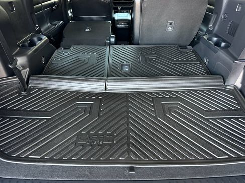 Used 2024 Toyota Highlander XLE FWD image 15