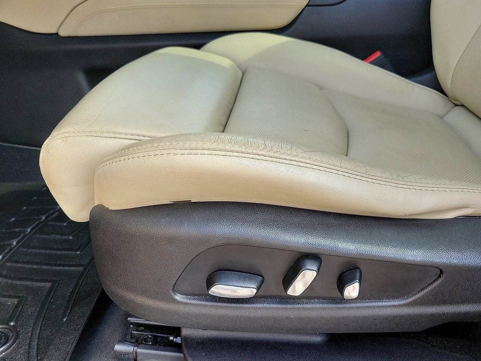 Used 2017 Cadillac XT5 Premium Luxury w/ Driver Assist Package FWD image 12