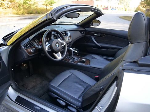 Used 2011 BMW Z4 sDrive30i image 10