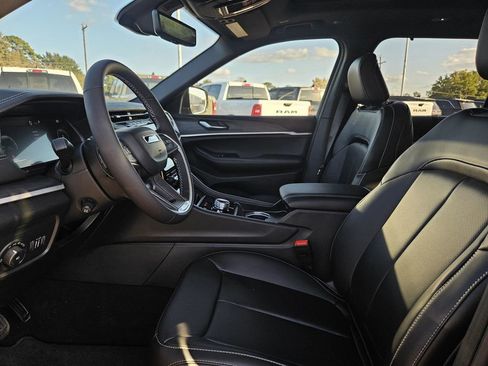 New 2025 Jeep Grand Cherokee L Limited AWD/4WD image 13