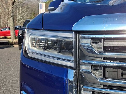 Certified 2023 GMC Acadia SLE w/ Driver Convenience Package image 10