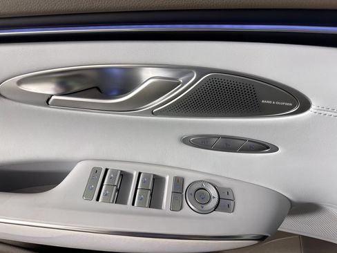 New 2026 Genesis GV70 2.5T Advanced AWD/4WD image 18