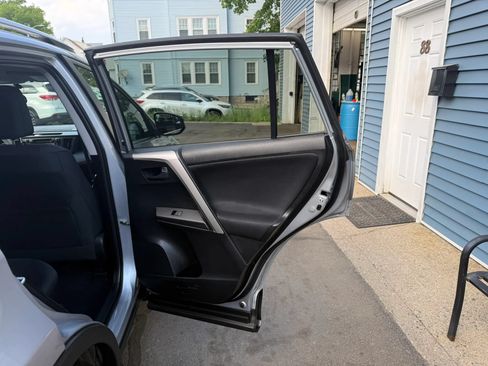 Used 2016 Toyota RAV4 LE AWD/4WD image 32