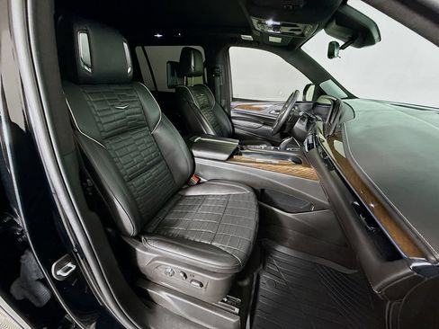 Used 2024 Cadillac Escalade ESV Sport Platinum w/ LPO, ONYX Package AWD/4WD image 31