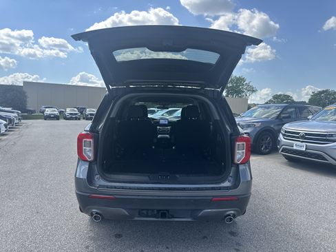 Used 2023 Ford Explorer XLT w/ Equipment Group 202A AWD/4WD image 10