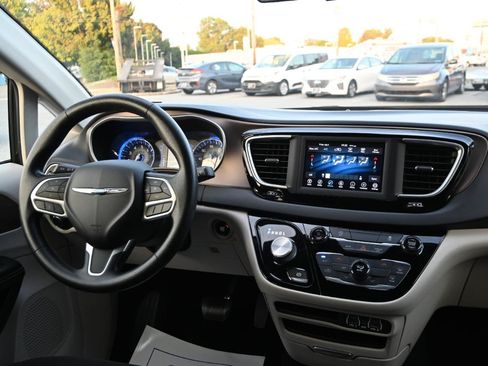 Used 2021 Chrysler Voyager LX FWD image 28