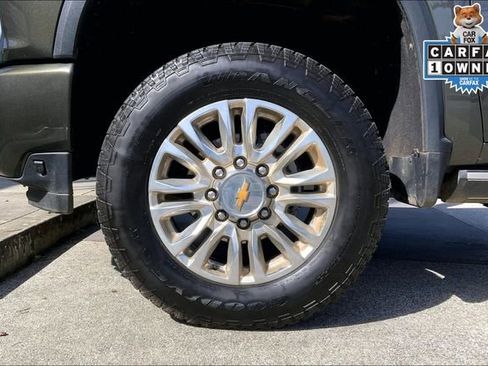 Used 2022 Chevrolet Silverado 2500 High Country w/ Technology Package image 9