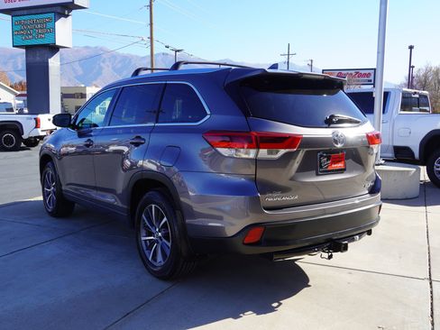 Used 2018 Toyota Highlander XLE image 6