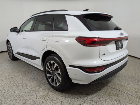 Used 2025 Audi Q6 e-tron Premium w/ Convenience Package image 5