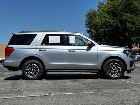 Used 2024 Ford Expedition XLT AWD/4WD image 3