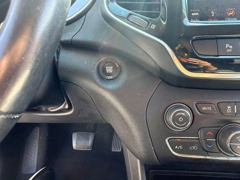 Used 2019 Jeep Cherokee Limited AWD/4WD image 15