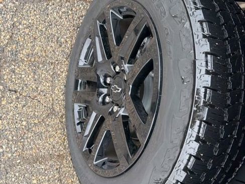 Used 2025 Chevrolet Colorado Z71 w/ Technology Package image 28