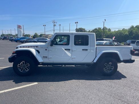 Used 2024 Jeep Gladiator Mojave AWD/4WD image 13