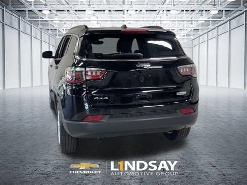 Used 2025 Jeep Compass Latitude AWD/4WD image 8