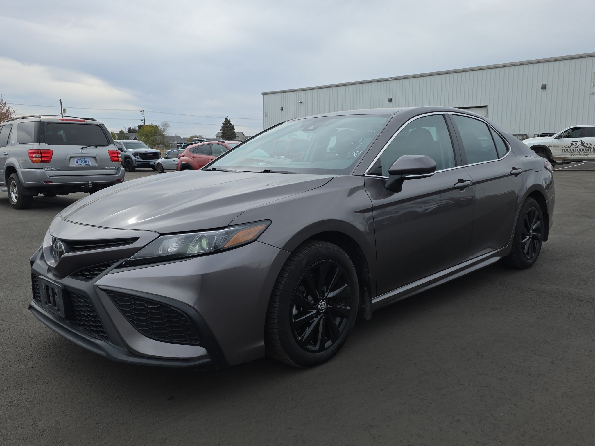 Used 2024 Toyota Camry SE FWD image 3