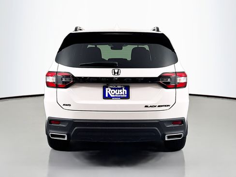 Certified 2025 Honda Pilot Black Edition image 6