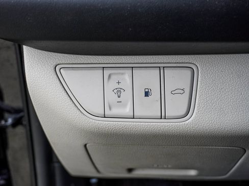 Used 2022 Genesis G70 2.0T image 25