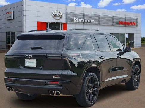 Used 2025 Chevrolet Traverse RS FWD image 4
