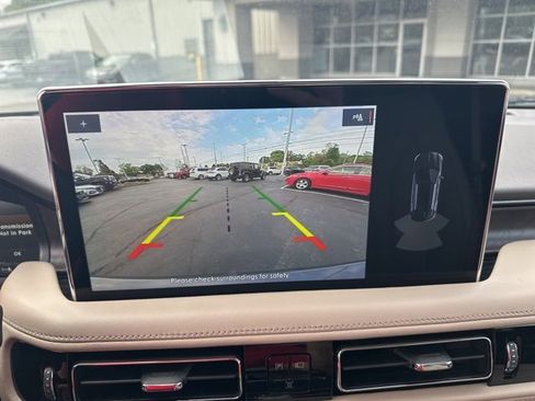 Used 2022 Lincoln Nautilus Reserve image 12