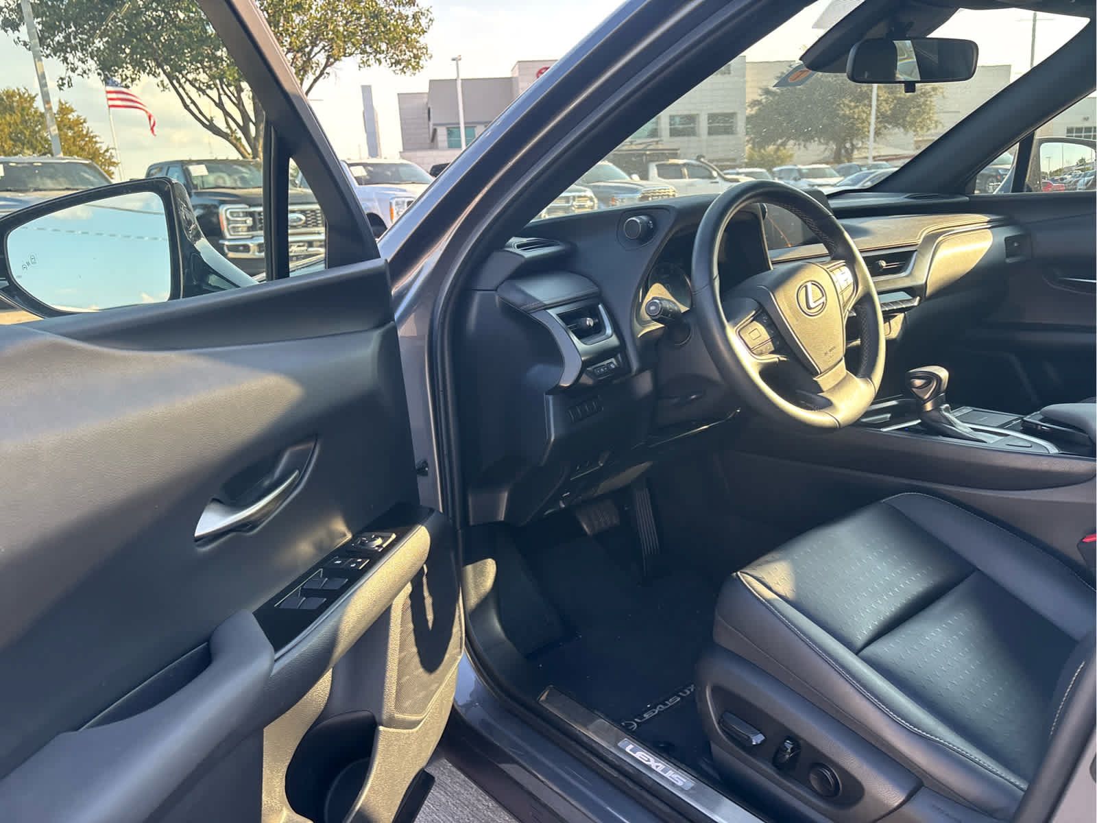 Used 2019 Lexus UX 200 w/ Accessory Package FWD image 5