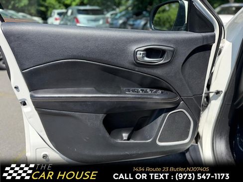 Used 2020 Jeep Compass Latitude w/ Cold Weather Group AWD/4WD image 9