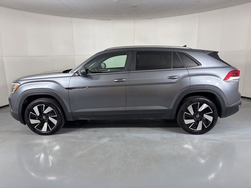 Used 2024 Volkswagen Atlas Cross Sport SE FWD image 5