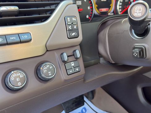 Used 2015 GMC Yukon Denali w/ Premium Package image 21