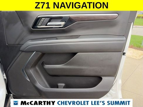 Used 2025 Chevrolet Suburban Z71 AWD/4WD image 28
