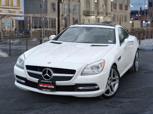 Used 2016 Mercedes-Benz SLK 300 image 3