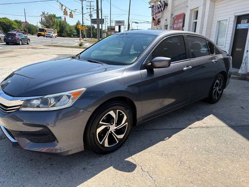Used 2017 Honda Accord LX image 3