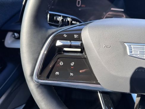 Used 2025 Cadillac Optiq Sport 2 image 27