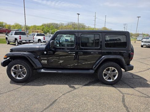 Used 2019 Jeep Wrangler Unlimited Sahara w/ Safety Group AWD/4WD image 2