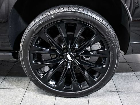 Used 2026 Cadillac Escalade ESV Platinum Sport w/ LPO, ONYX Package AWD/4WD image 8