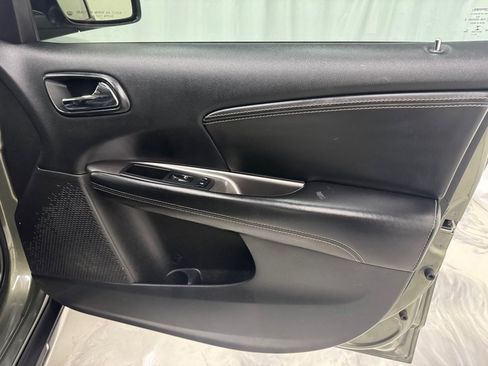 Used 2016 Dodge Journey Crossroad FWD image 12