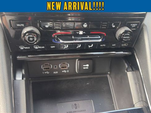 Used 2023 Jeep Grand Cherokee Altitude AWD/4WD image 17