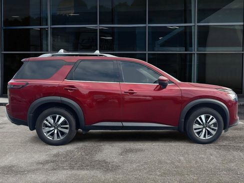 Used 2023 Nissan Pathfinder SL image 4