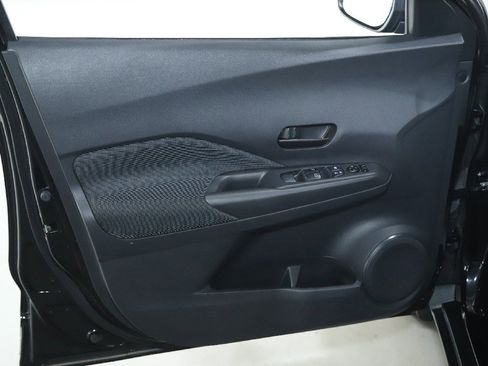 Used 2019 Nissan Kicks S image 15